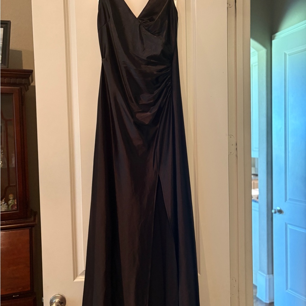David’s Bridal Sculpting Satin Spaghetti Strap Dress Size 8